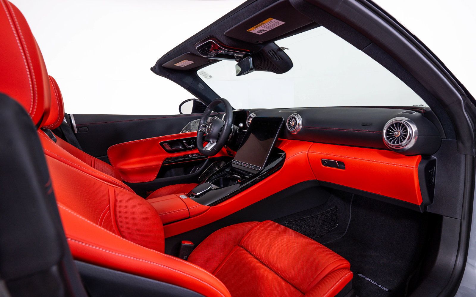 Used 2024 Mercedes-Benz SL 63 AMG 4MATIC image 25