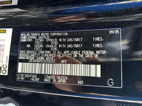 Certified 2025 Toyota 4Runner SR5 AWD/4WD image 32