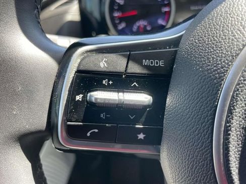 Used 2022 Kia Carnival EX FWD image 28
