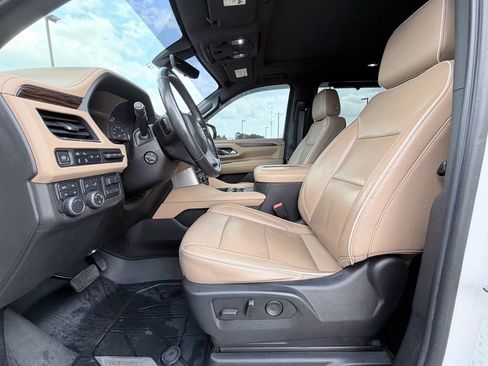 Used 2021 Chevrolet Suburban Premier w/ Premium Package image 22