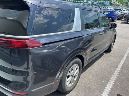 Used 2023 Kia Carnival LX FWD image 3