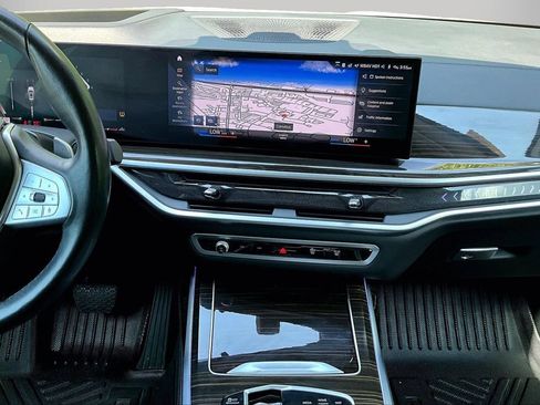 Used 2023 BMW X7 xDrive40i AWD/4WD image 12