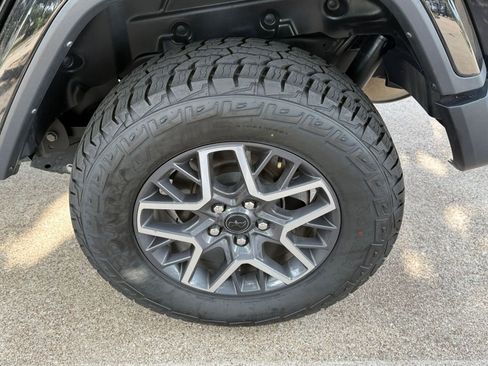 Used 2025 Jeep Wrangler Unlimited Sahara AWD/4WD image 30