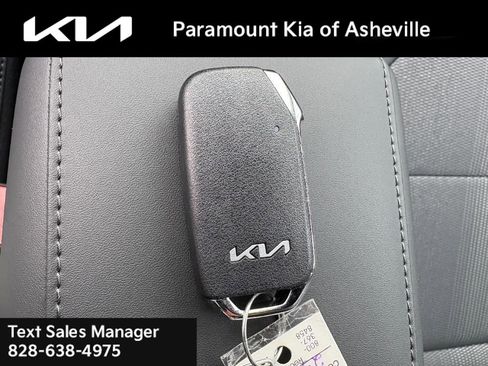 New 2025 Kia Niro EX image 28