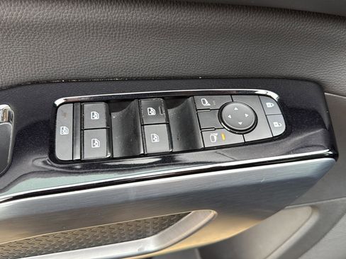 Used 2023 Nissan Pathfinder SL AWD/4WD image 13