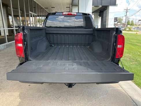 Used 2022 Chevrolet Colorado LT w/ LT Convenience Package RWD image 11