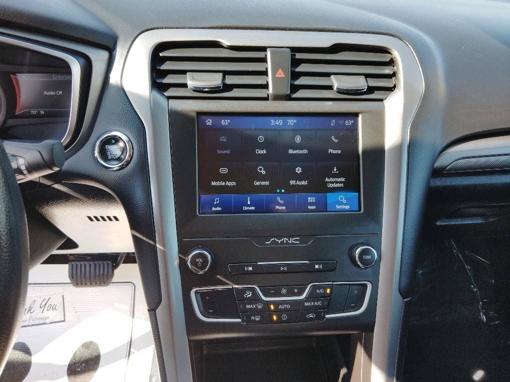 Used 2020 Ford Fusion SE FWD image 19