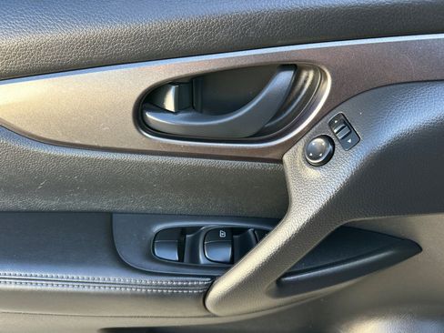 Used 2019 Nissan Rogue Sport S image 10