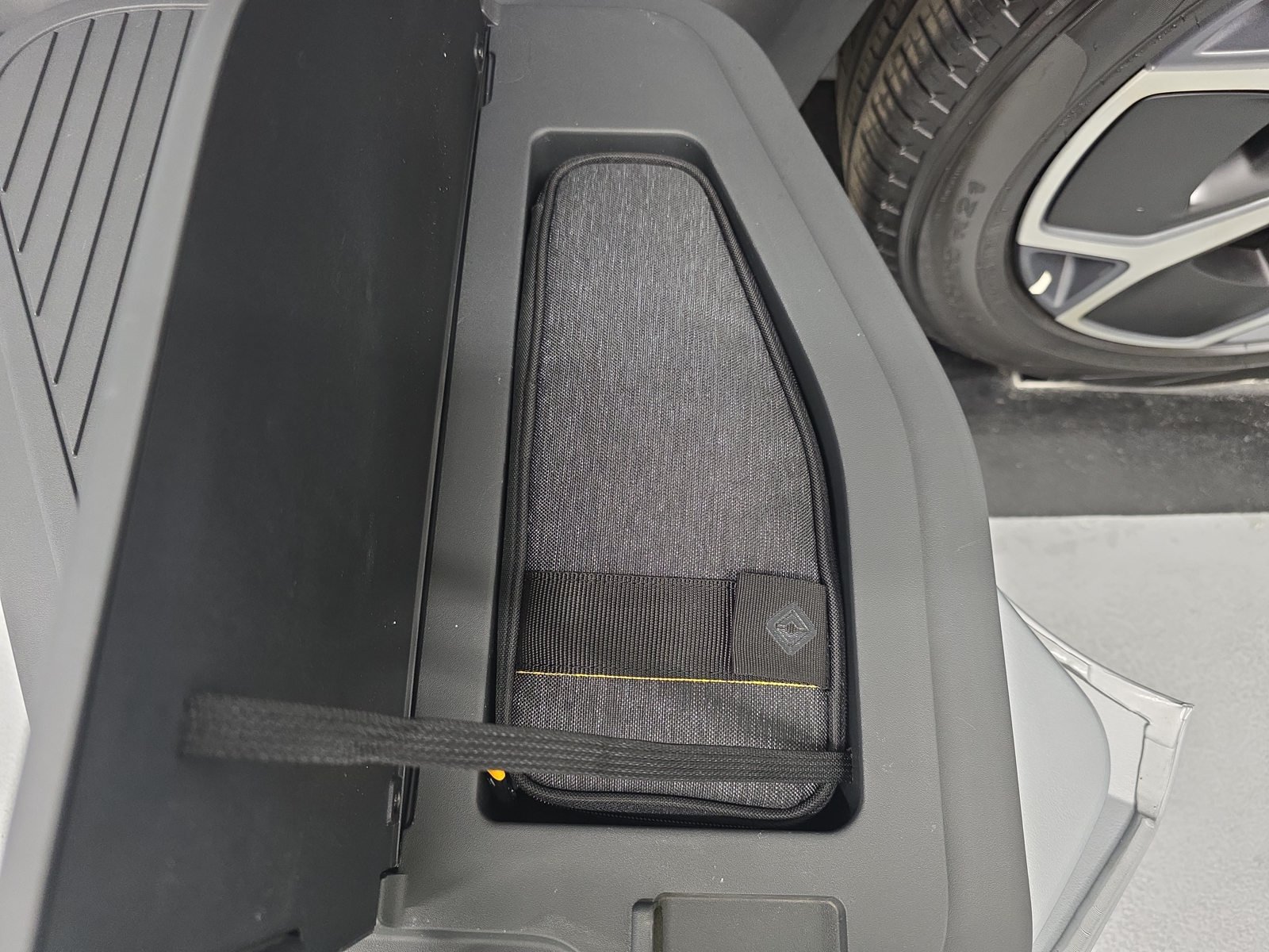 Used 2022 Rivian R1T Adventure AWD/4WD image 32