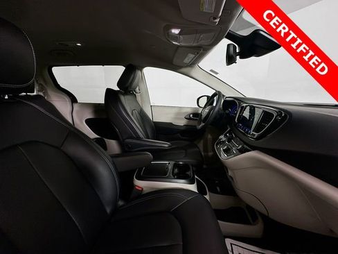 Used 2024 Chrysler Pacifica Touring-L image 27