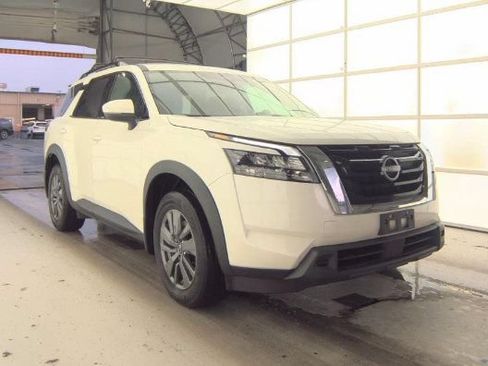 Used 2024 Nissan Pathfinder SV AWD/4WD image 1