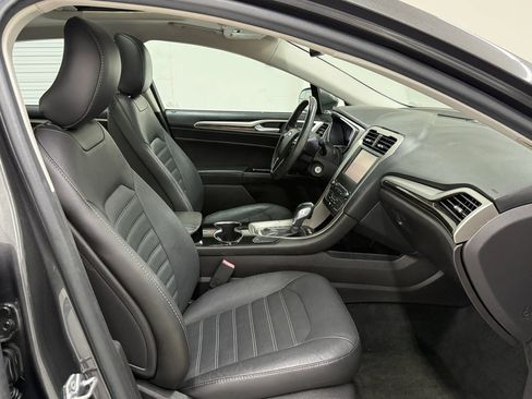 Used 2016 Ford Fusion SE w/ Equipment Group 202A image 5