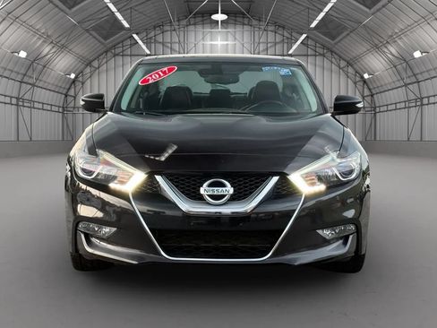 Used 2017 Nissan Maxima Platinum w/ Interior Lighting Package FWD image 2