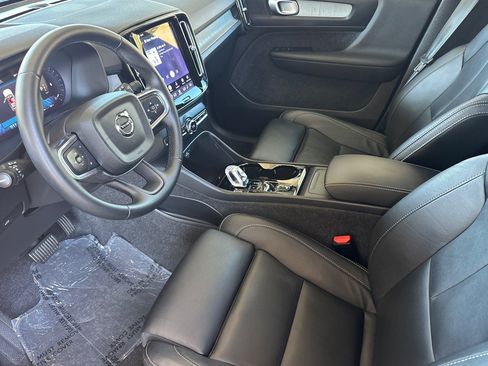 Certified 2025 Volvo XC40 B5 Plus AWD/4WD image 12