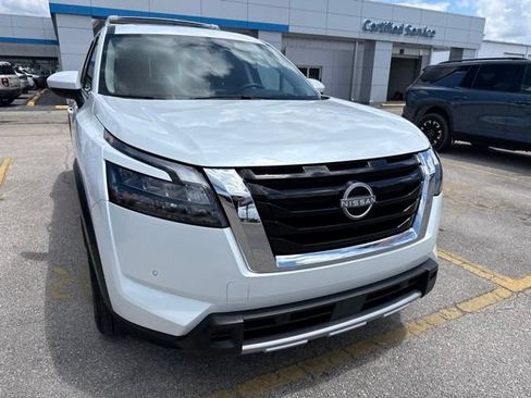 Used 2025 Nissan Pathfinder Platinum AWD/4WD image 5