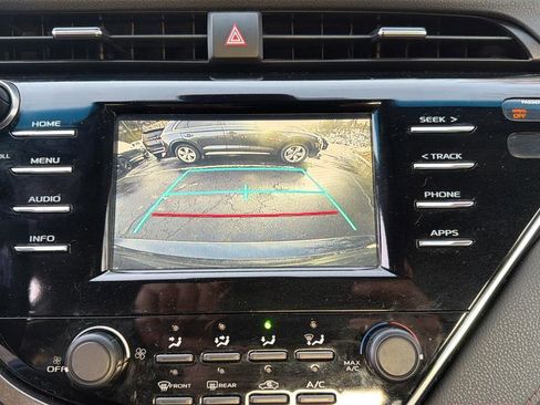 Used 2018 Toyota Camry LE image 25