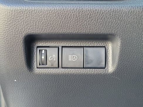 Used 2019 Toyota RAV4 LE FWD image 22