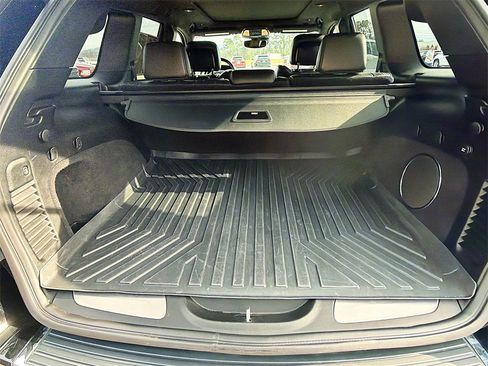 Used 2019 Jeep Grand Cherokee Overland w/ Jeep Active Safety Group image 27