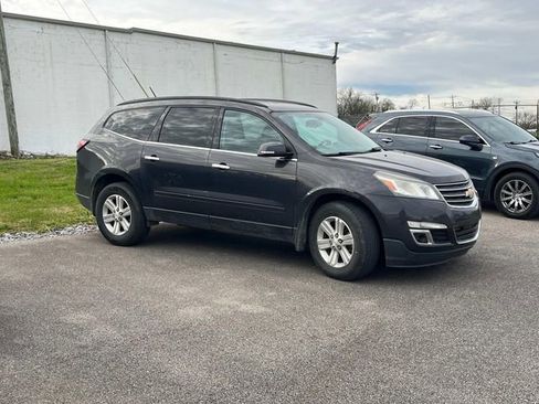 Used 2014 Chevrolet Traverse LT image 2