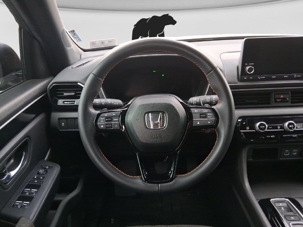 Used 2025 Honda Pilot Sport image 19