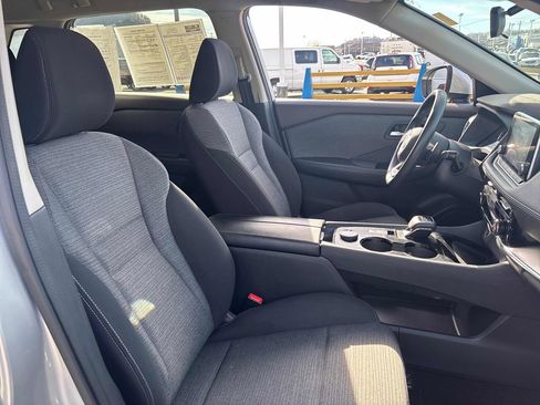 Used 2022 Nissan Rogue SV image 45