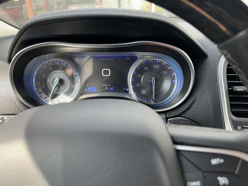 Used 2018 Chrysler 300 Limited w/ Safetytec Plus Group RWD image 10