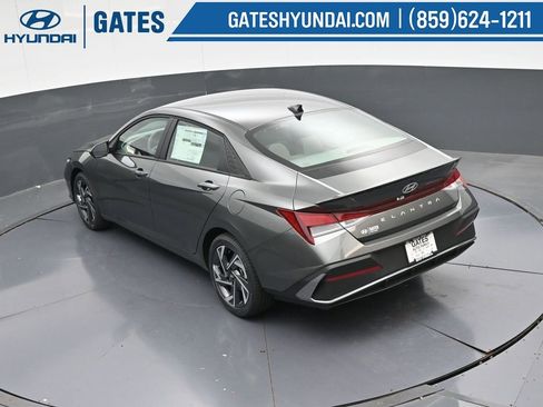Used 2025 Hyundai Elantra Sport image 46
