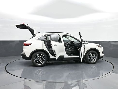 New 2025 Ford Escape SE image 42