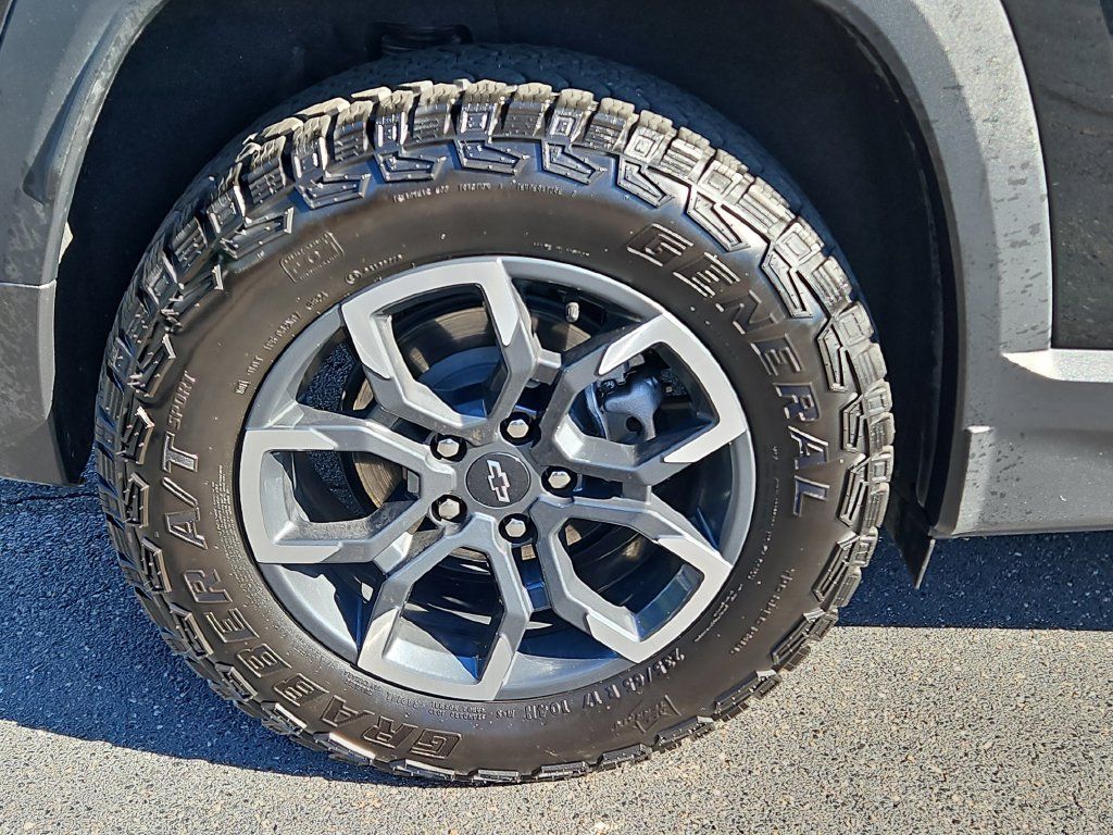 Used 2025 Chevrolet Equinox ACTIV FWD image 7