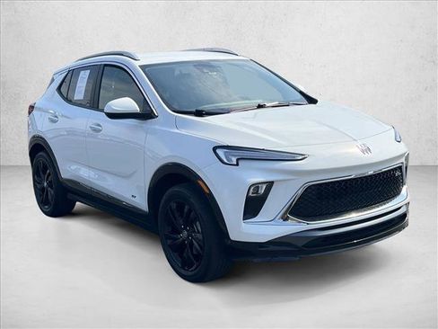 Used 2025 Buick Encore GX Sport Touring image 3