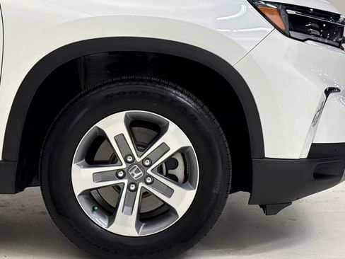 Certified 2025 Honda Pilot EX-L image 6