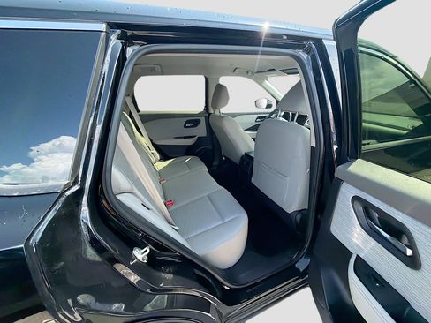 Used 2023 Nissan Rogue SV FWD image 28
