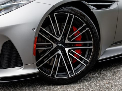 Used 2024 Aston Martin DB12 Coupe RWD image 32