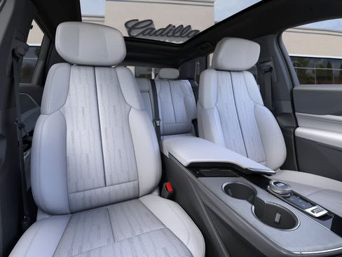 Used 2027 Cadillac Lyriq Luxury w/ LPO, Floor Liner Package AWD/4WD image 16