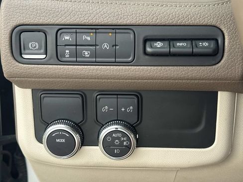 Used 2023 GMC Yukon Denali RWD image 23