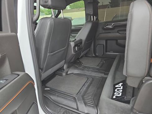 Used 2024 GMC Sierra 1500 AT4 w/ AT4 Preferred Package AWD/4WD image 5