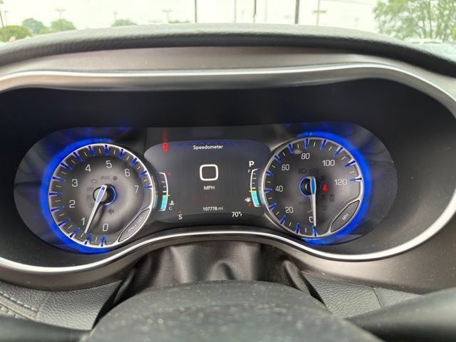 Used 2019 Chrysler Pacifica Limited FWD image 16