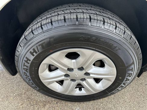Used 2012 Chevrolet Traverse LS FWD image 29