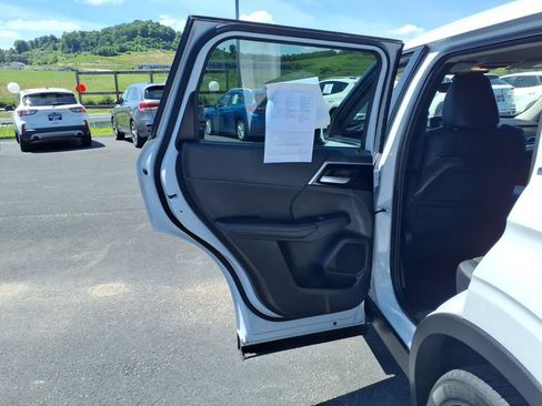 Used 2023 Mitsubishi Outlander SE AWD/4WD image 13