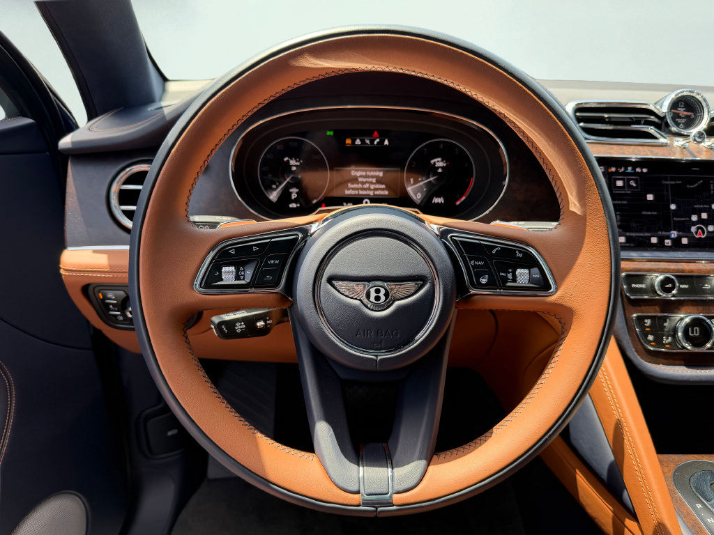Used 2023 Bentley Bentayga AWD/4WD image 35