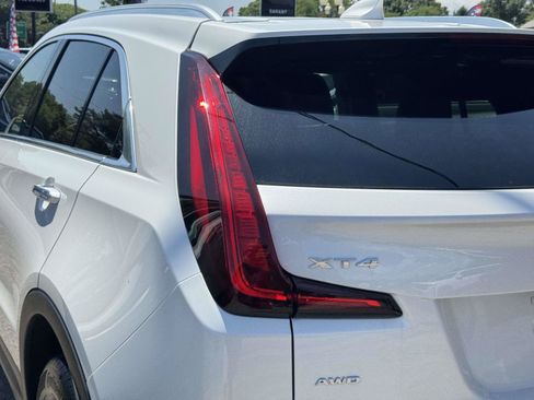 Certified 2023 Cadillac XT4 Luxury w/ Cold Weather Package AWD/4WD image 9
