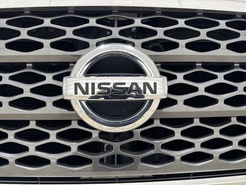 Used 2017 Nissan Titan SV image 28