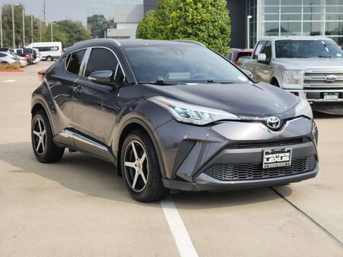 Used 2020 Toyota C-HR LE image 3