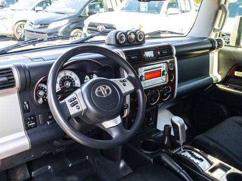 Used 2012 Toyota FJ Cruiser 4WD w/ Convenience Pkg image 25