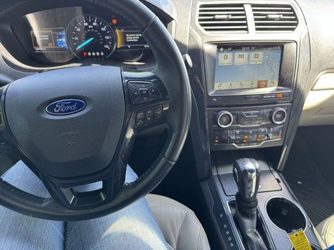 Used 2018 Ford Explorer XLT w/ Equipment Group 202A AWD/4WD image 10