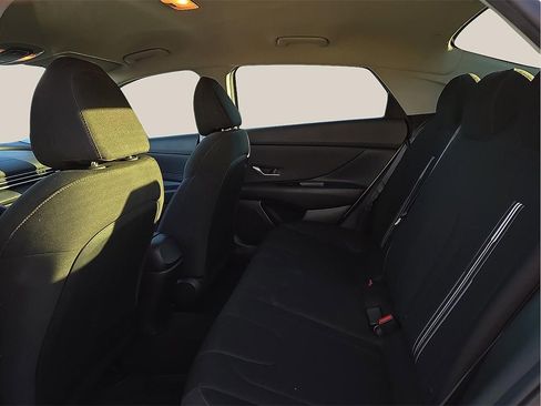Used 2023 Hyundai Elantra SEL w/ Convenience Package image 9