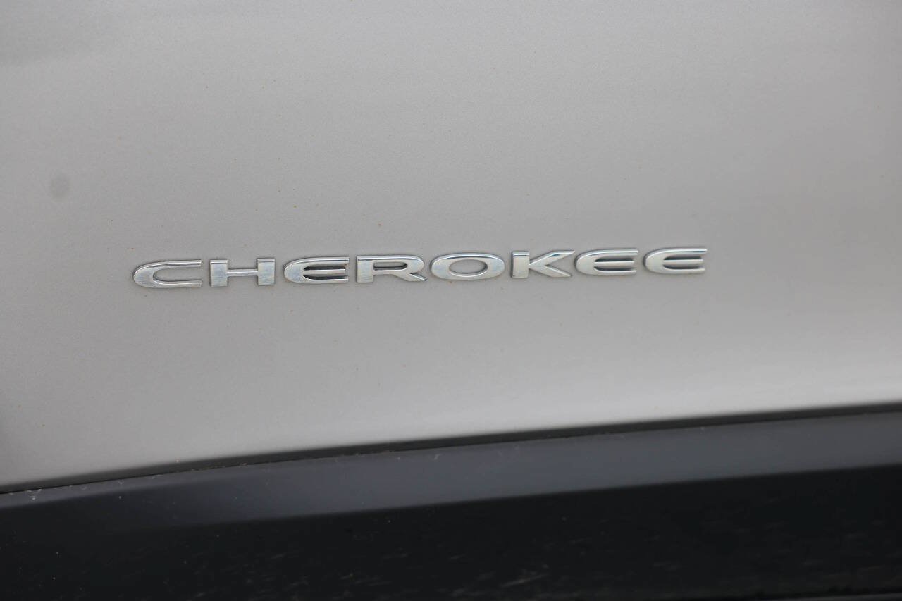 Used 2017 Jeep Cherokee Limited AWD/4WD image 32