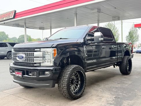 Used 2017 Ford F250 Platinum w/ FX4 Off-Road Package AWD/4WD image 6