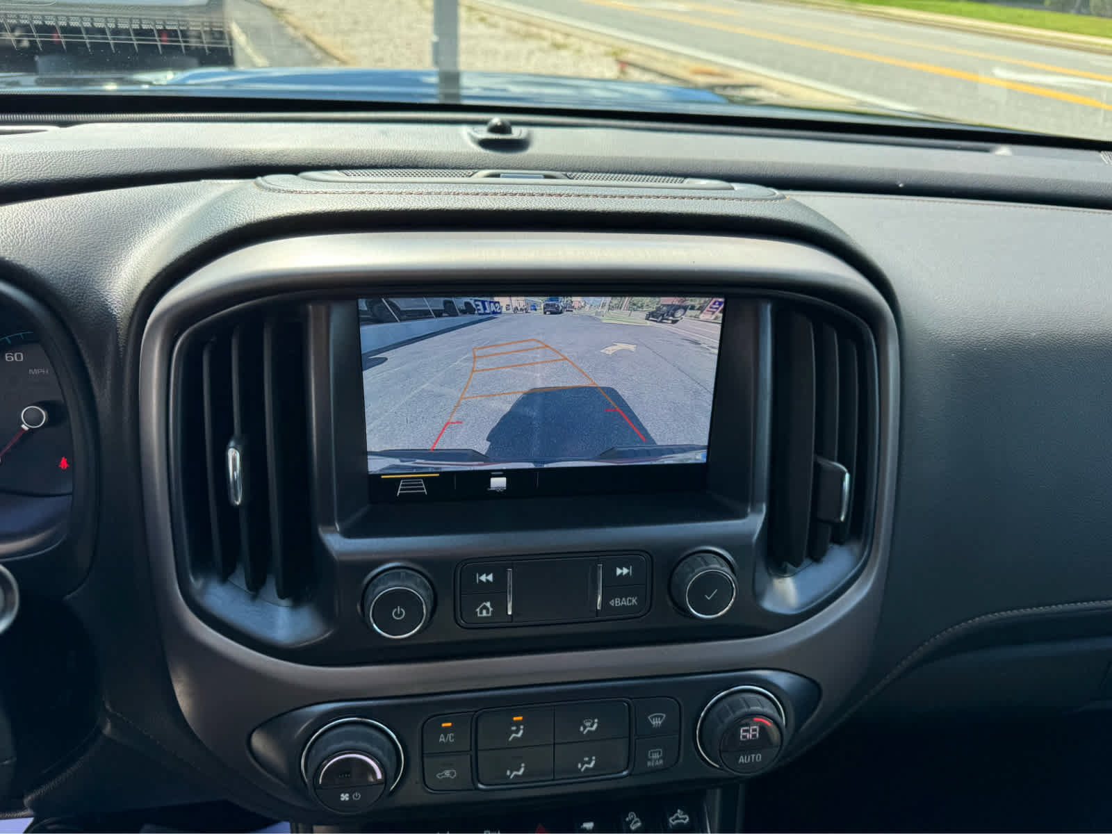Used 2021 GMC Canyon AT4 w/ Driver Alert Package AWD/4WD image 16