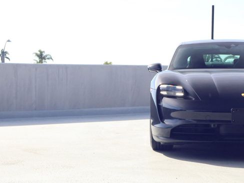 Certified 2022 Porsche Taycan image 12